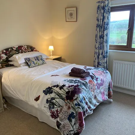 4 Beds, Private Parking, Gr Fl Bedroom & Shower Wc * Wensley