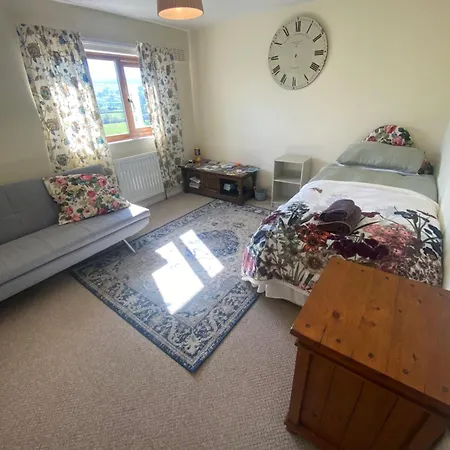 בית נופש 4 Beds, Private Parking, Gr Fl Bedroom & Shower Wc