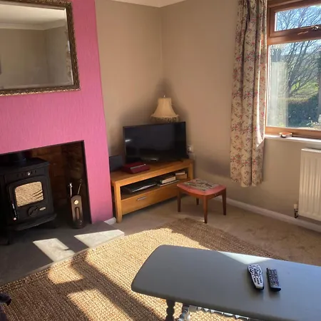 4 Beds, Private Parking, Gr Fl Bedroom & Shower Wc Semesterbostad *